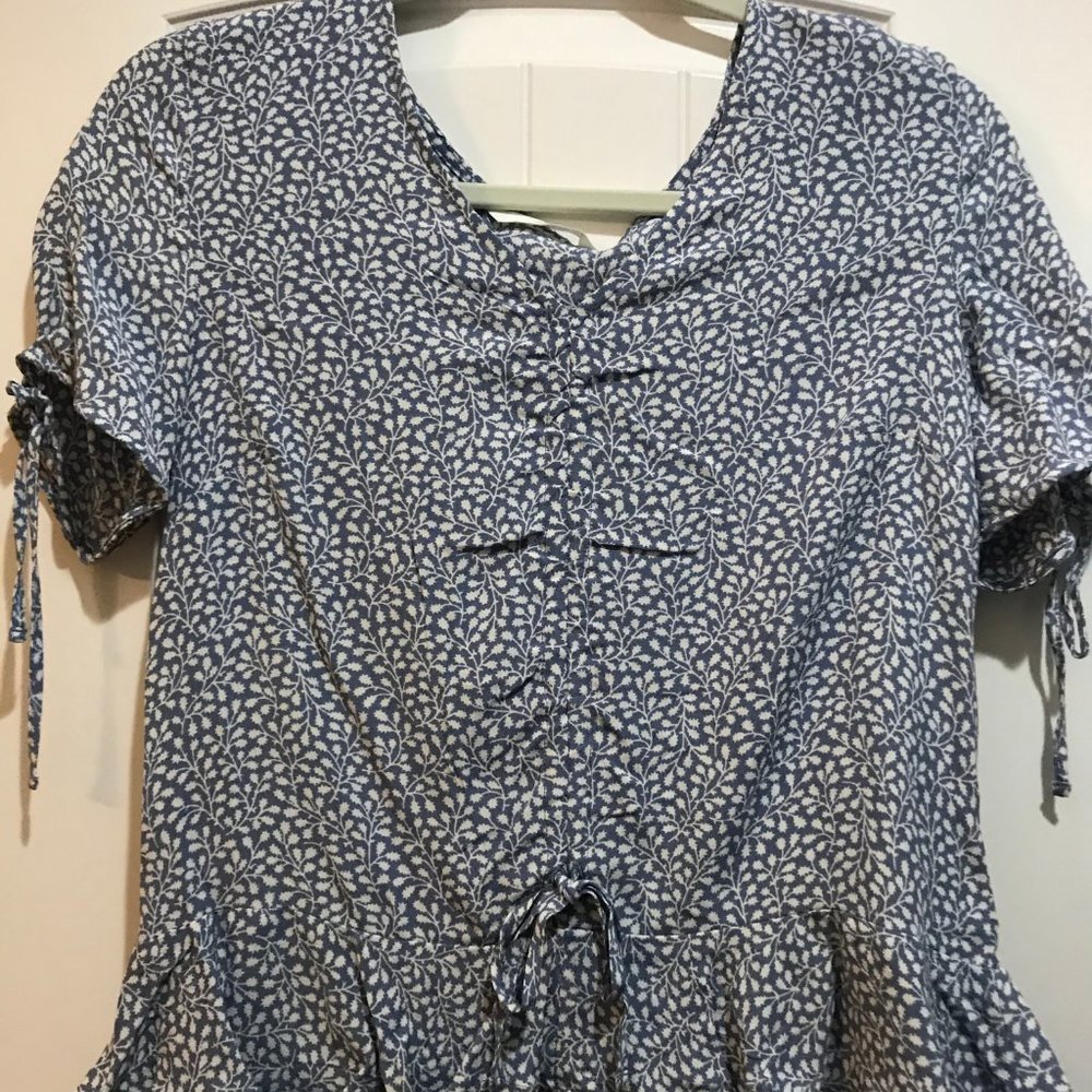 H&M White and Blue Flower Top